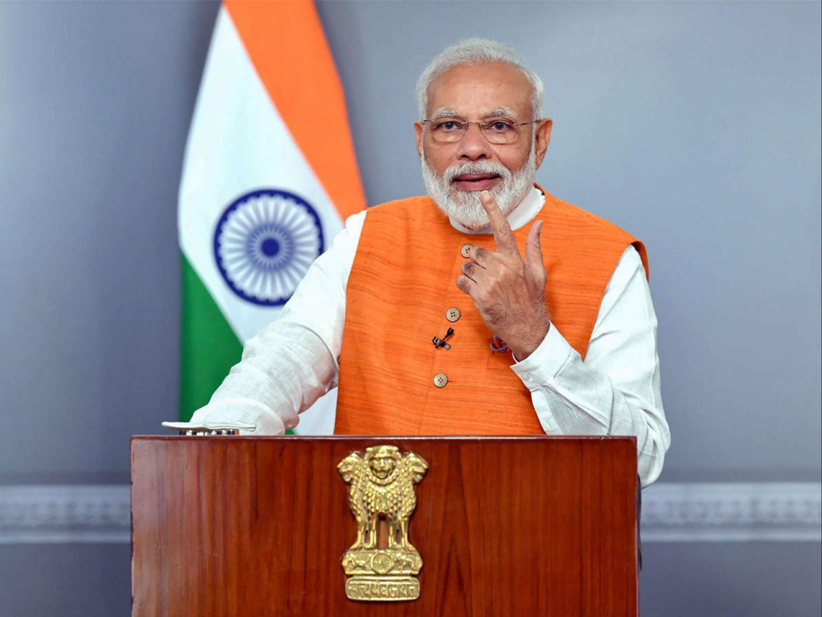 गणतंत्र दिवस पर दर्शकों के बीच पहुंचे पीएम नरेंद्र मोदी, स्वीकार किया अभिवादन गणतंत्र दिवस पर दर्शकों के बीच पहुंचे पीएम नरेंद्र मोदी, स्वीकार किया अभिवादन