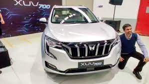 Mahindra XUV 700 तेजी से लोग खरीद रहे हैं, XUV लंबी चल रही है वेटिंग, दमदार इंजन आ रहा है पसंद