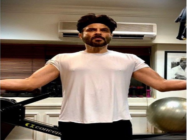 अनिल कपूर ने शेयर की वर्कआउट सेशन की तस्वीर अनिल कपूर ने शेयर की वर्कआउट सेशन की तस्वीर