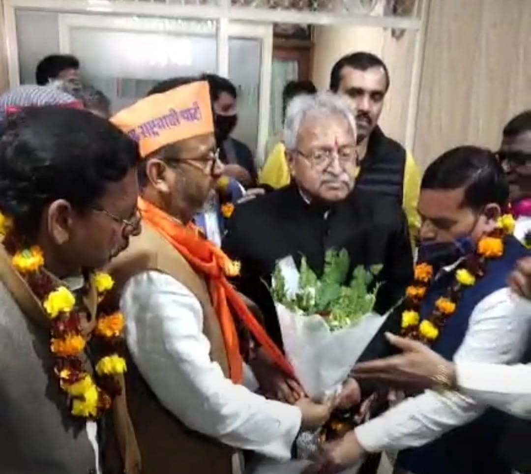 अखण्ड राष्ट्रवादी पार्टी के परिवर्तन मोर्चा के सभी दलों ने भाजपा को दिया समर्थन अखण्ड राष्ट्रवादी पार्टी के परिवर्तन मोर्चा के सभी दलों ने भाजपा को दिया समर्थन