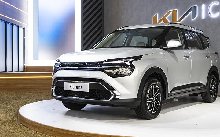 एक लाख रूपये में ले जायें किया मोटर इंडिया की 7 सीटर Carens MPV, 19 हजार से ज्यादा लोगों ने कराई अब तक बुकिंग एक लाख रूपये में ले जायें किया मोटर इंडिया की 7 सीटर Carens MPV, 19 हजार से ज्यादा लोगों ने कराई अब तक बुकिंग