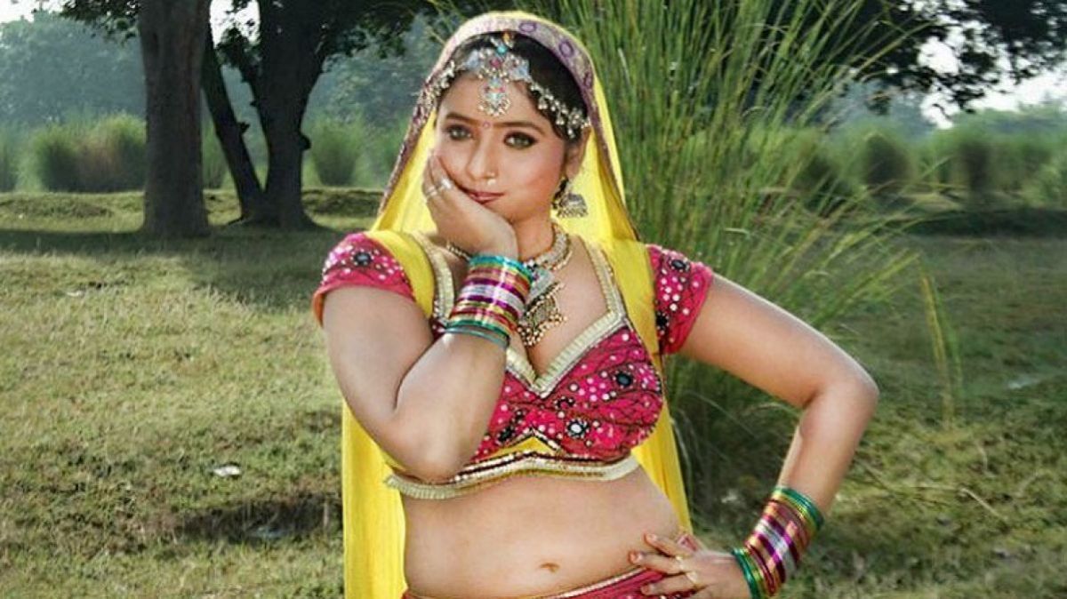 भोजपुरी अभिनेत्री रानी चटर्जी ने कृष्णा अभिषेक के साथ किया नागिन डांस भोजपुरी अभिनेत्री रानी चटर्जी ने कृष्णा अभिषेक के साथ किया नागिन डांस