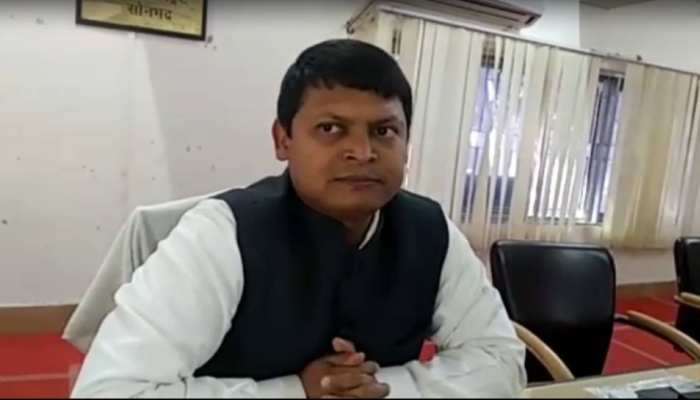 सोनभद्र डीएम टीके शिबू किये गये सस्पेंड, सीएम योगी का चला हंटर