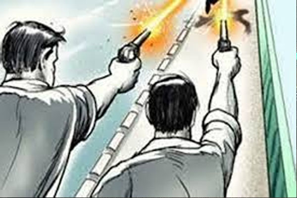 यूपी की राजधानी में बदमाशों ने की बमबारी और फायरिंग