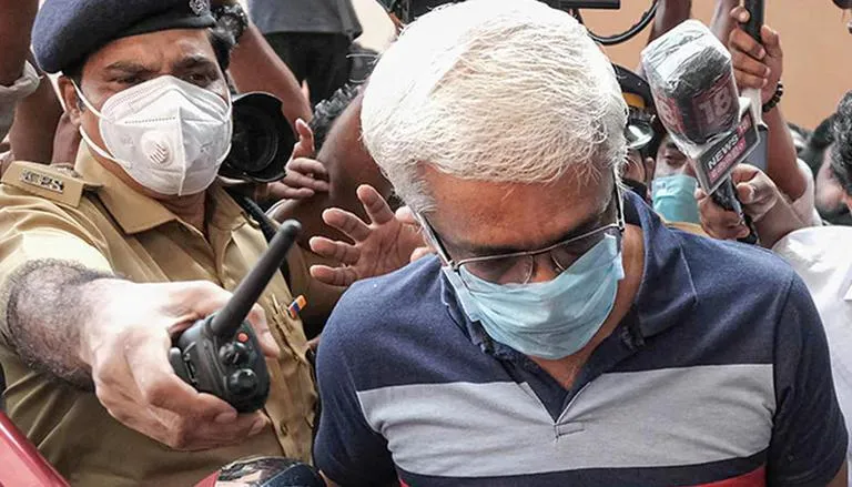 बेचैनी की शिकायत के वजह से केरल के मुख्यमंत्री के पूर्व प्रधान सचिव एम शिवशंकर को कोच्चि के सरकारी मेडिकल कॉलेज अस्पताल में कराया गाया भर्ती बेचैनी की शिकायत के वजह से केरल के मुख्यमंत्री के पूर्व प्रधान सचिव एम शिवशंकर को कोच्चि के सरकारी मेडिकल कॉलेज अस्पताल में कराया गाया भर्ती