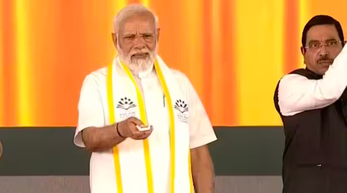 पीएम मोदी ने हुबली में किया दुनिया के सबसे लंबे रेलवे प्लेटफॉर्म का उद्घाटन… पीएम मोदी ने हुबली में किया दुनिया के सबसे लंबे रेलवे प्लेटफॉर्म का उद्घाटन…