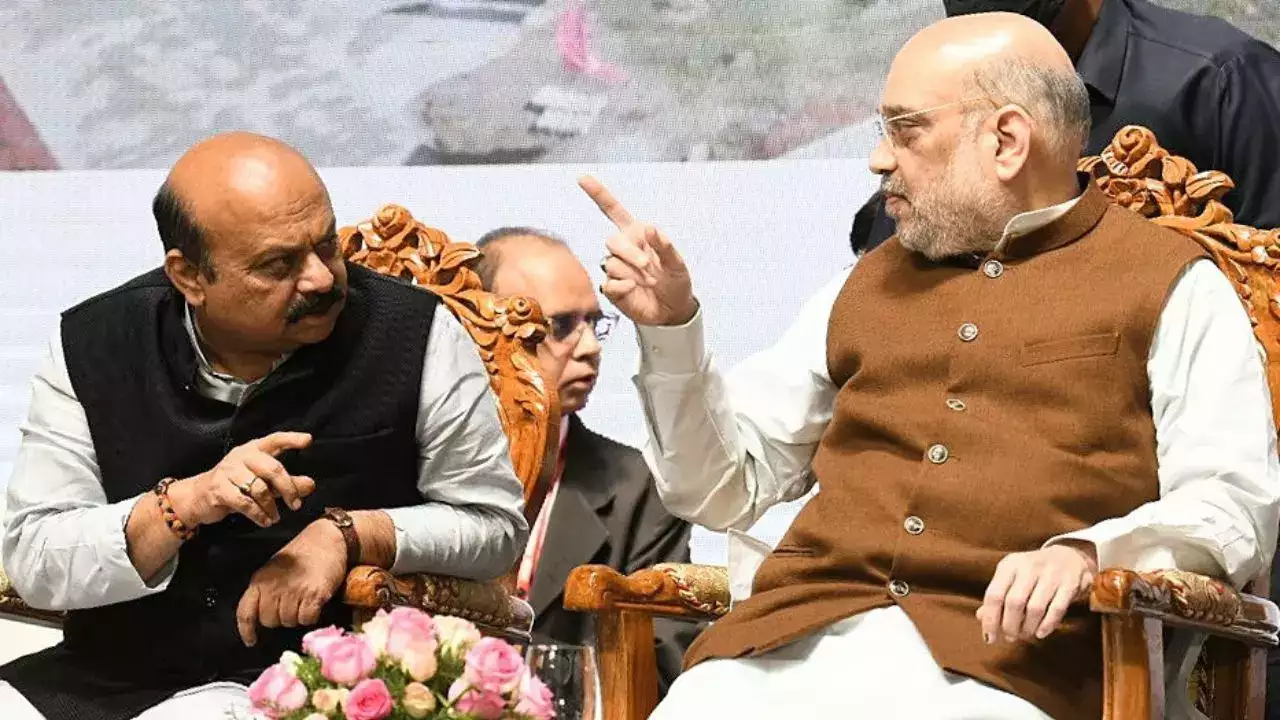 कर्नाटक पहुंचे केंद्रीय गृह मंत्री अमित शाह, कर्नाटक के पूर्व मुख्यमंत्री येदियुरप्पा से की मुलाकात.. कर्नाटक पहुंचे केंद्रीय गृह मंत्री अमित शाह, कर्नाटक के पूर्व मुख्यमंत्री येदियुरप्पा से की मुलाकात..