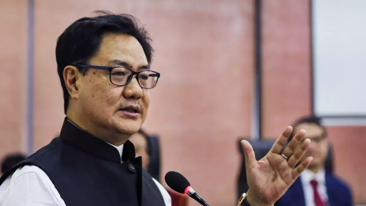 संवैधानिक संस्थाओं के एक-दूसरे की शक्तियों के अतिक्रमण के प्रयासों का विरोध होना चाहिए- किरेन रिजिजू संवैधानिक संस्थाओं के एक-दूसरे की शक्तियों के अतिक्रमण के प्रयासों का विरोध होना चाहिए- किरेन रिजिजू