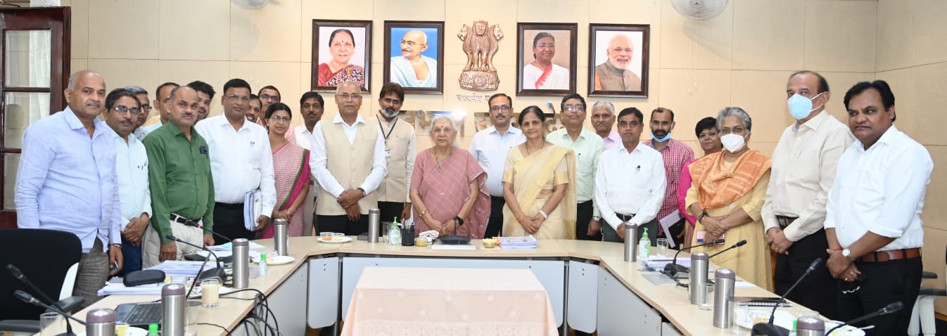 राज्यपाल ने नैक ग्रेडिंग हेतु तैयार सेल्फ स्टडी रिपोर्ट की समीक्षा की राज्यपाल ने नैक ग्रेडिंग हेतु तैयार सेल्फ स्टडी रिपोर्ट की समीक्षा की