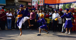 हर्षोल्लास से निकली गुरू ग्रंथ साहिब की शाही सवारी