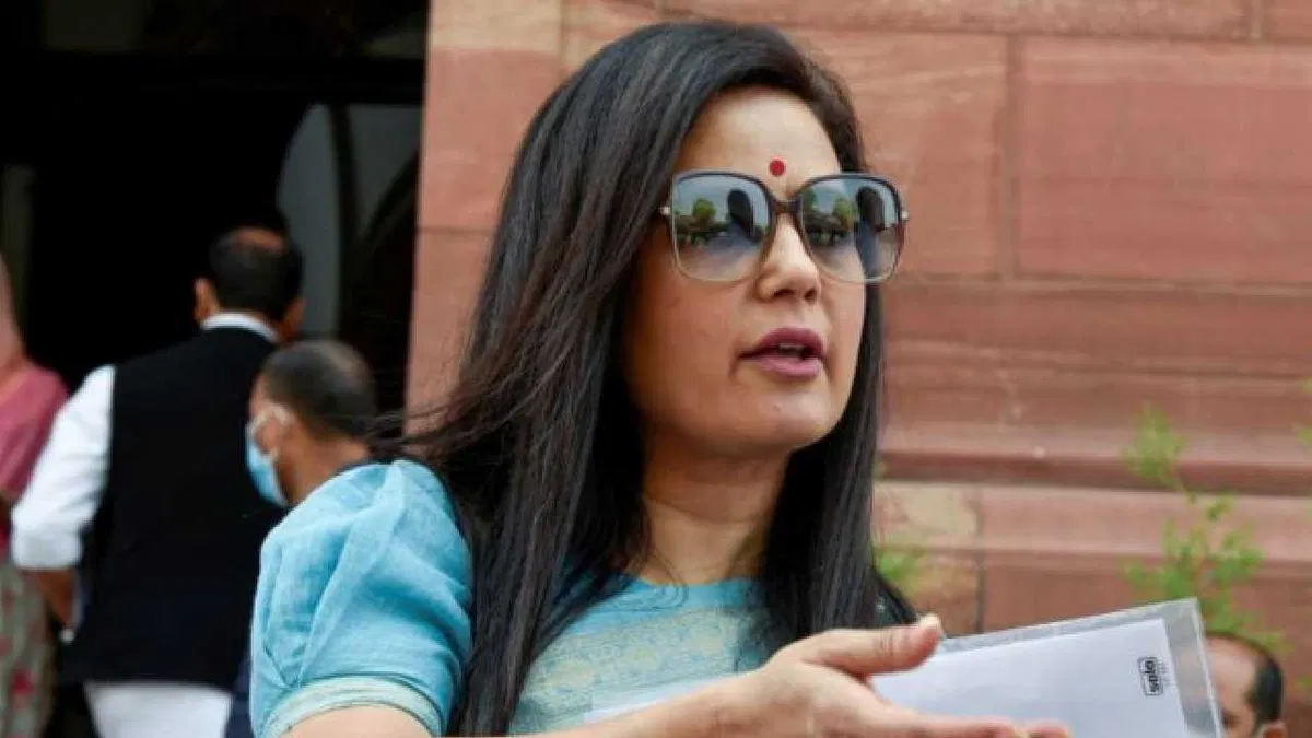 टीएमसी सांसद महुआ मोइत्रा ने रविवार को भाजपा पर निशाना साधते हुए किए कई ट्वीट टीएमसी सांसद महुआ मोइत्रा ने रविवार को भाजपा पर निशाना साधते हुए किए कई ट्वीट