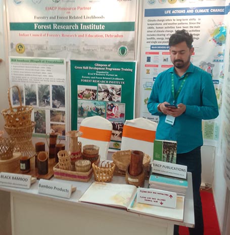 विभिन्न प्रदेशों की संस्कृति और रोजगार लोग हो रहे रुबरु विभिन्न प्रदेशों की संस्कृति और रोजगार लोग हो रहे रुबरु