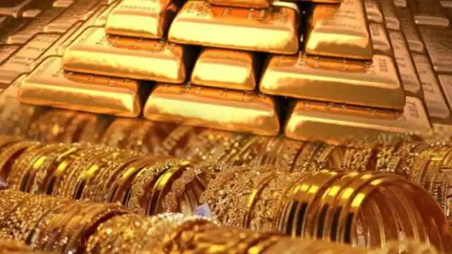 सर्राफा बाजारों में आज जहां सोने की चमक कम हुई है, वहीं चांदी भी हुई कमजोर… सर्राफा बाजारों में आज जहां सोने की चमक कम हुई है, वहीं चांदी भी हुई कमजोर…