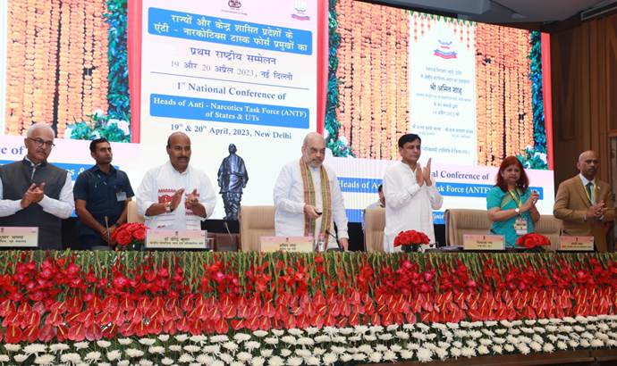 केंद्रीय गृह मंत्री अमित शाह ने सभी राज्यों के एंटी-नारकोटिक्स टास्क फोर्स के प्रमुखों को दिए कई महत्वपूर्ण सुझाव केंद्रीय गृह मंत्री अमित शाह ने सभी राज्यों के एंटी-नारकोटिक्स टास्क फोर्स के प्रमुखों को दिए कई महत्वपूर्ण सुझाव