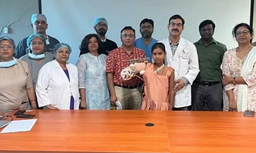 डॉक्टरों का अनोखा कारनाम, 10 वर्षीय बच्ची के कंधे से कटे हाथ को दोबारा जोड़