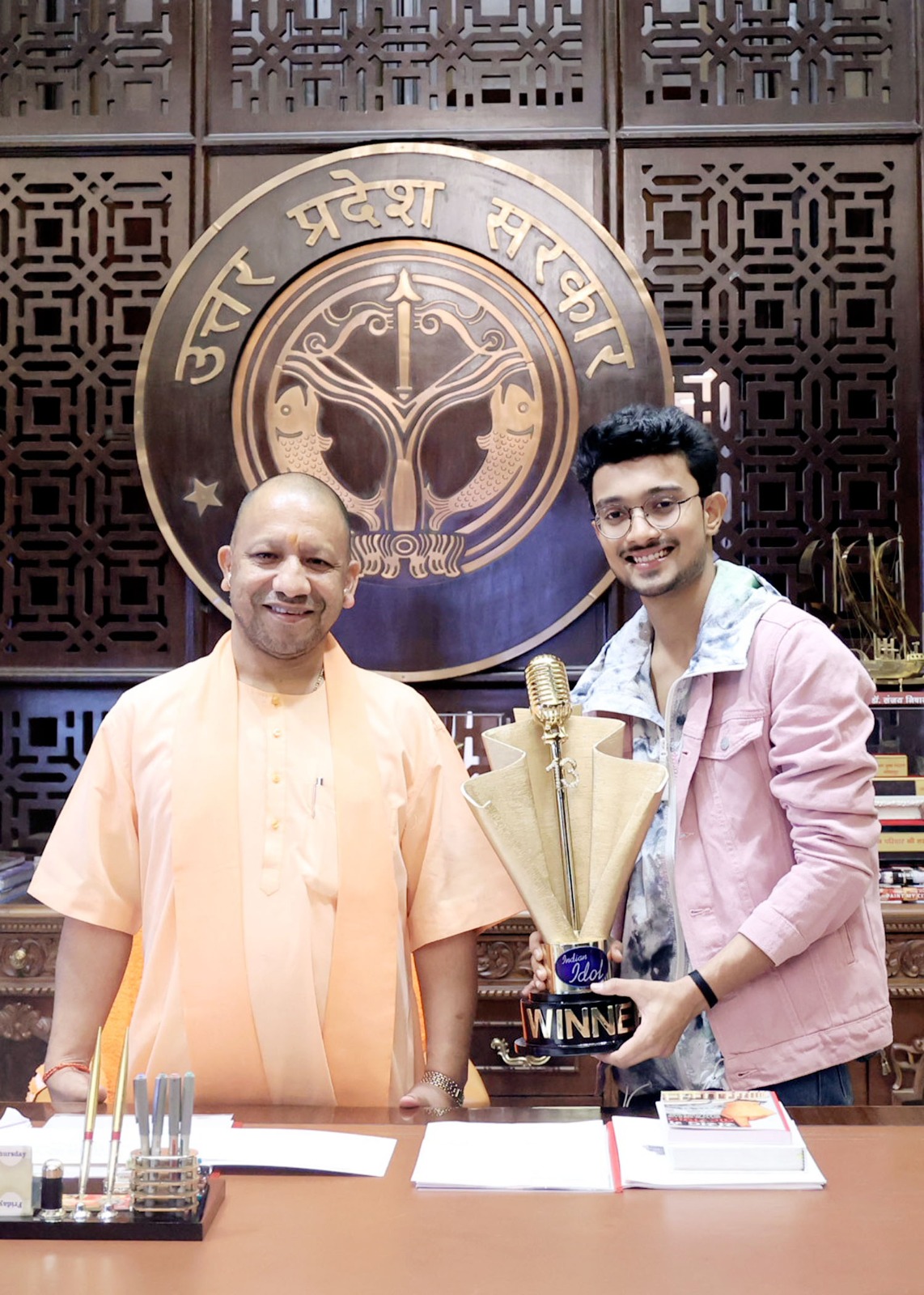 सीएम योगी ने मिले इंडियन आइडल-13 के विजेता ऋषि सिंह सीएम योगी ने मिले इंडियन आइडल-13 के विजेता ऋषि सिंह