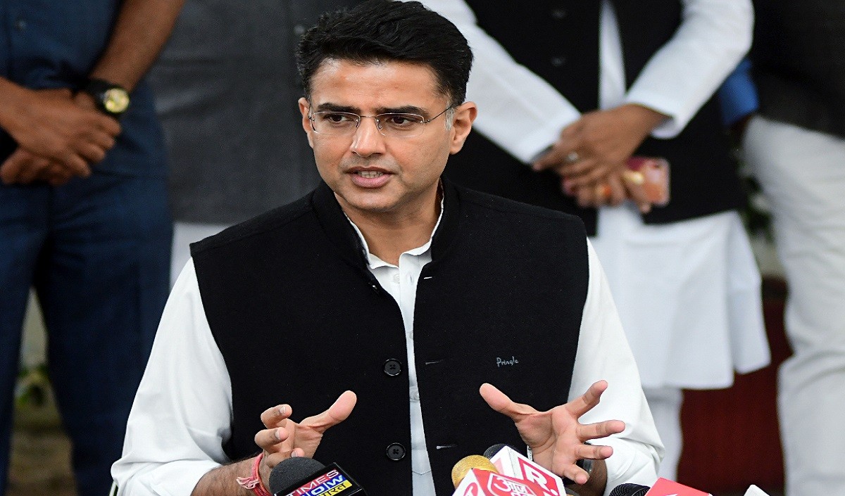 सचिन पायलट ने कल अपनी ही सरकार के खिलाफ अनशन किया… सचिन पायलट ने कल अपनी ही सरकार के खिलाफ अनशन किया…