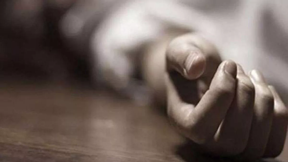 तेज रफ्तार बाइक सड़क किनारे बिजली के पोल से टकरा गई ,हादसे में हुई दो दोस्तों की मौत.. तेज रफ्तार बाइक सड़क किनारे बिजली के पोल से टकरा गई ,हादसे में हुई दो दोस्तों की मौत..