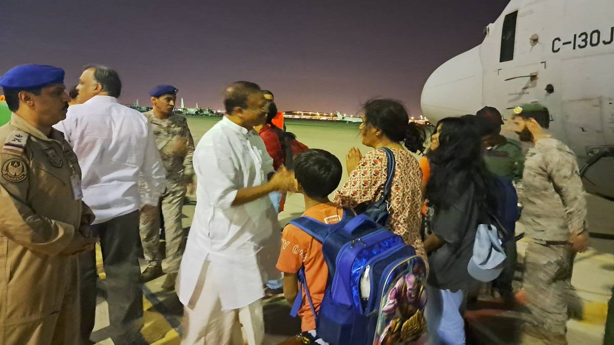 अभी भी जारी है ऑपरेशन कावेरी, पढ़े पूरी खबर अभी भी जारी है ऑपरेशन कावेरी, पढ़े पूरी खबर