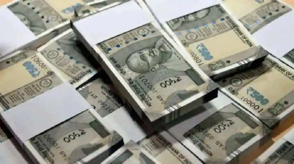 कर्नाटक पुलिस ने एक कार से 50 लाख रुपये किए जब्त, पढ़े पूरी खबर कर्नाटक पुलिस ने एक कार से 50 लाख रुपये किए जब्त, पढ़े पूरी खबर