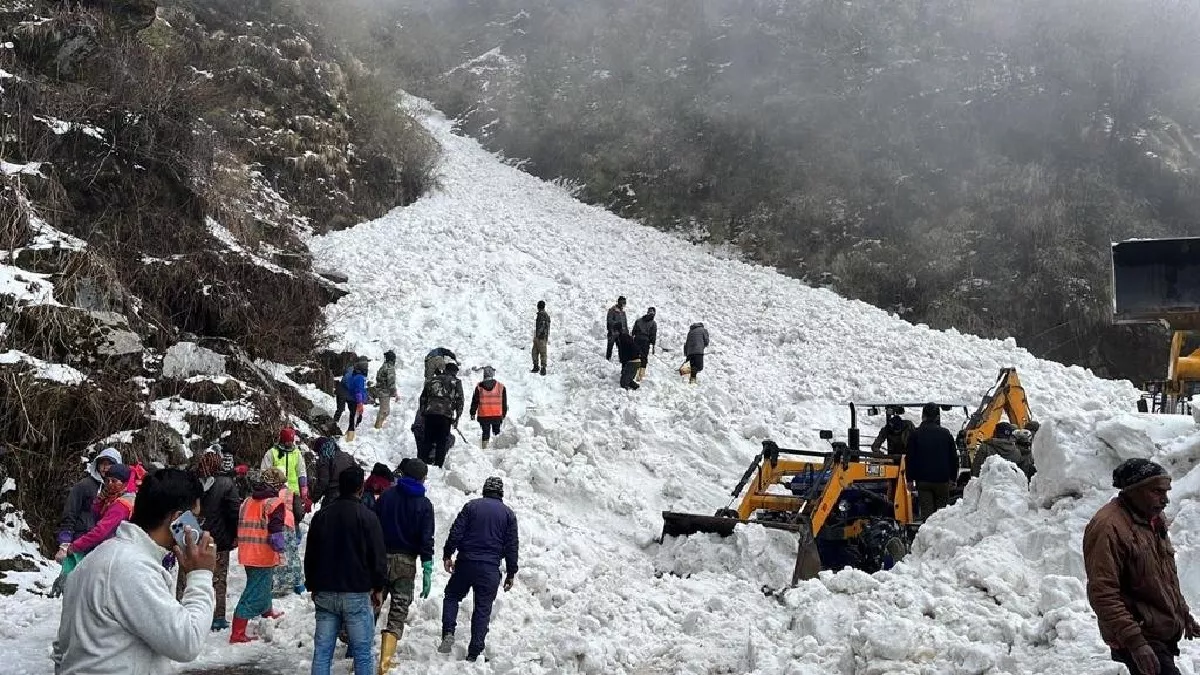 सिक्किम में भारी हिमस्खल, सात पर्यटकों की मौत सिक्किम में भारी हिमस्खल, सात पर्यटकों की मौत