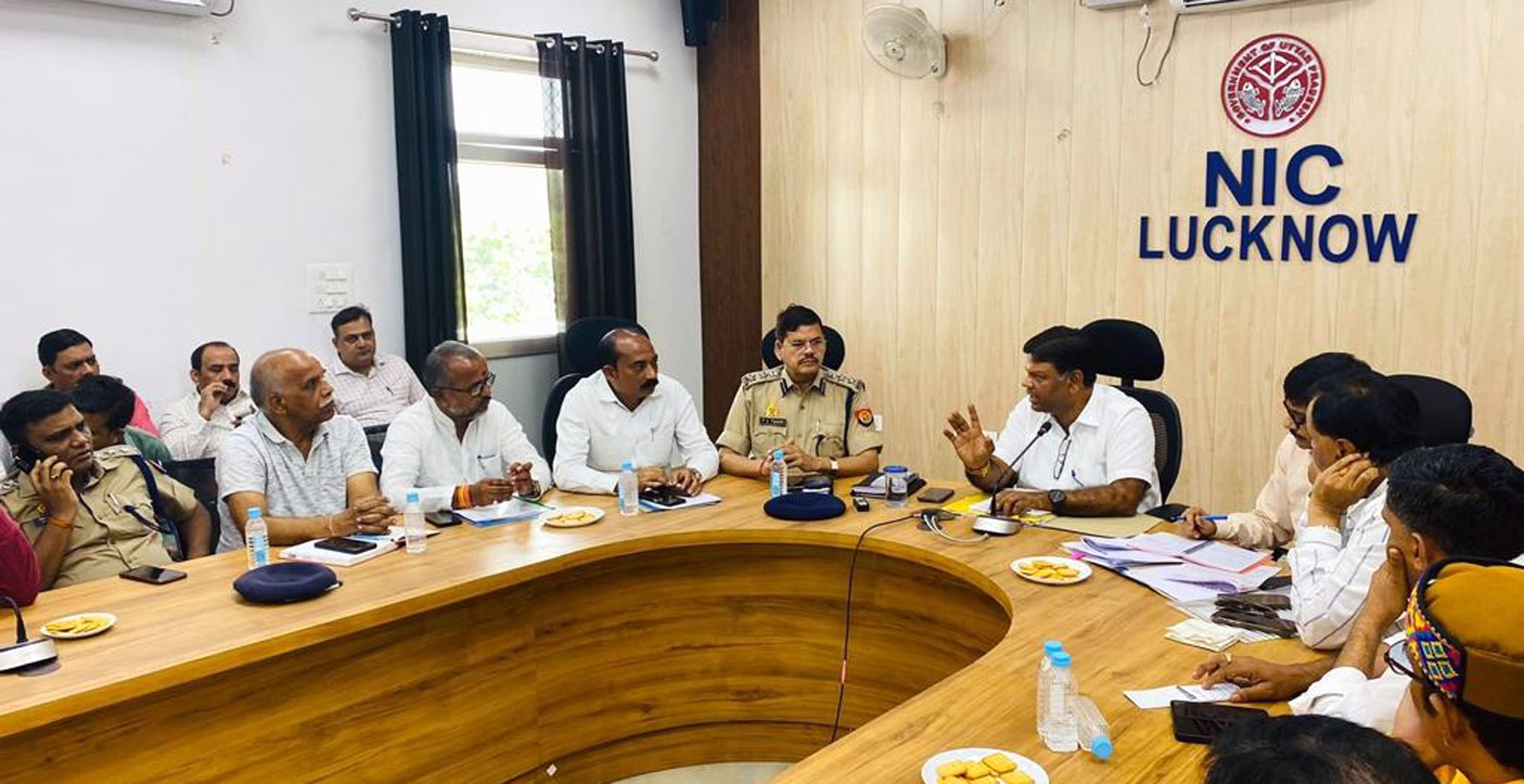 जिलाधिकारी ने व्यापारियों को आग आपदा प्रबंधन हेतु किया जागरूक