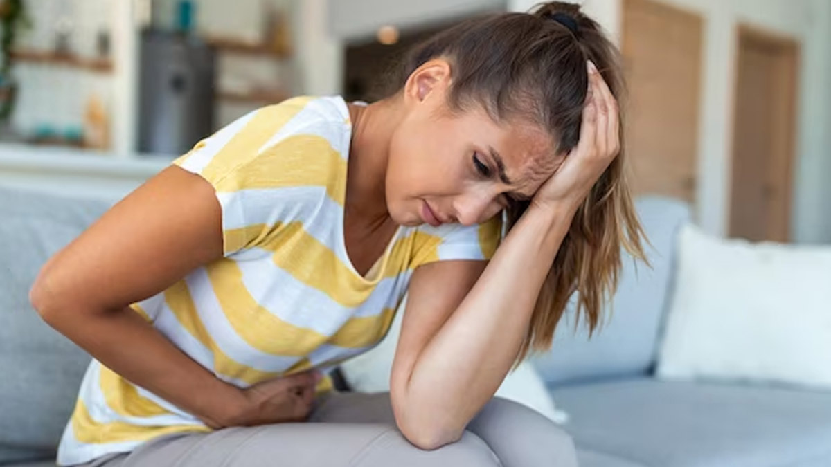 क्या आपको भी पीरियड्स में बुखार, सिर दर्द जैसे लक्षण महसूस होते हैं? जानें इसका उपाय- क्या आपको भी पीरियड्स में बुखार, सिर दर्द जैसे लक्षण महसूस होते हैं? जानें इसका उपाय-