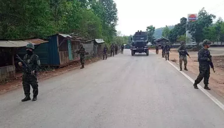 हिंसा प्रभावित मणिपुर में सुबह कुछ घंटों के लिए कर्फ्यू में दी गयी ढील…