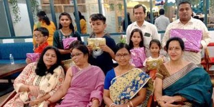 मदर्स डे पर हुई लेखन प्रतियोगिता मदर्स डे पर हुई लेखन प्रतियोगिता