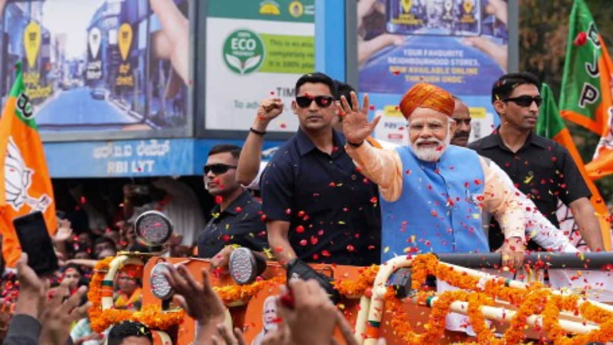 पीएम मोदी ने बेंगलुरु में लगातार दूसरे दिन भी किया रोड शो…