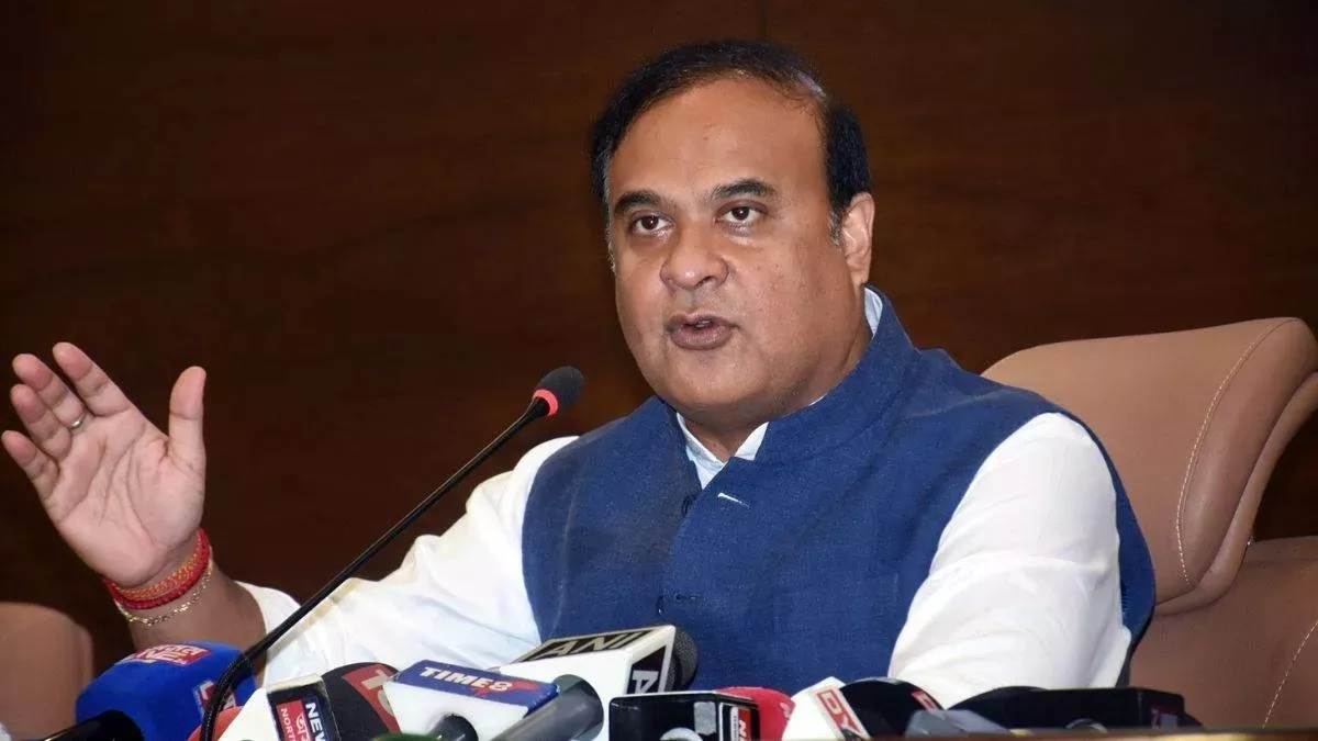 राज्य के पुलिस बल में लगभग तीन सौ अधिकारियों को अत्यधिक शराब पीने की लत है- सरमा राज्य के पुलिस बल में लगभग तीन सौ अधिकारियों को अत्यधिक शराब पीने की लत है- सरमा