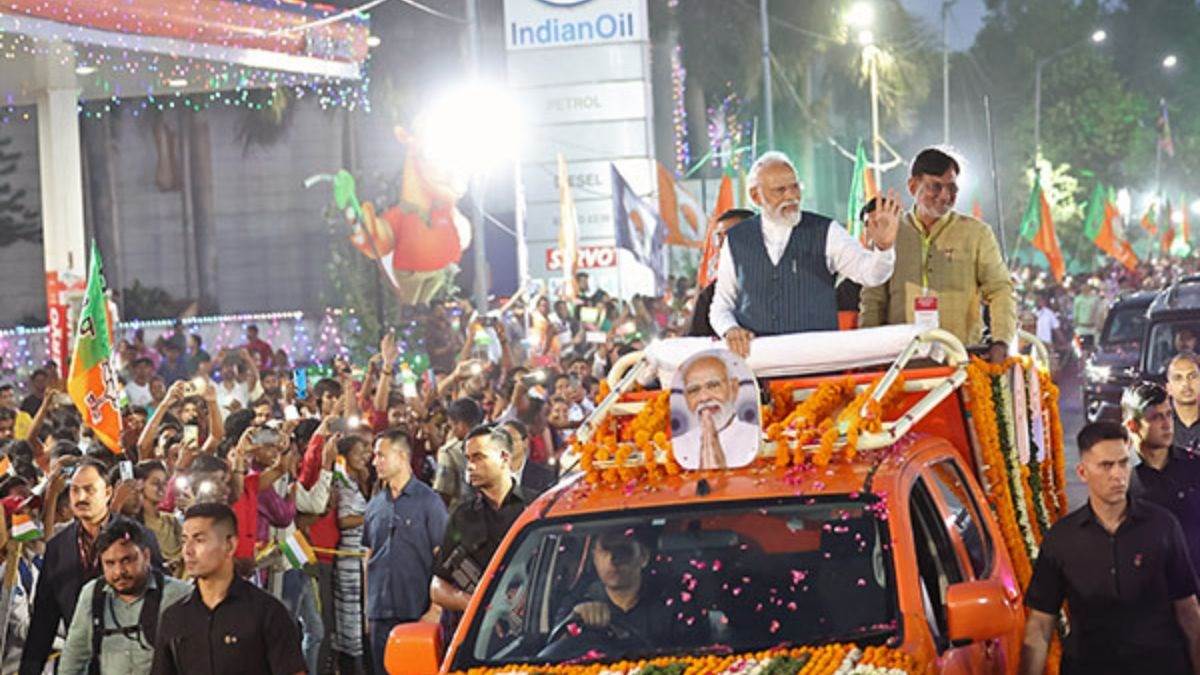 मैसूरु में प्रधानमंत्री नरेंद्र मोदी के रोड शो के दौरान सुरक्षा उल्लंघन के बाद , पुलिस ने कहा… मैसूरु में प्रधानमंत्री नरेंद्र मोदी के रोड शो के दौरान सुरक्षा उल्लंघन के बाद , पुलिस ने कहा…
