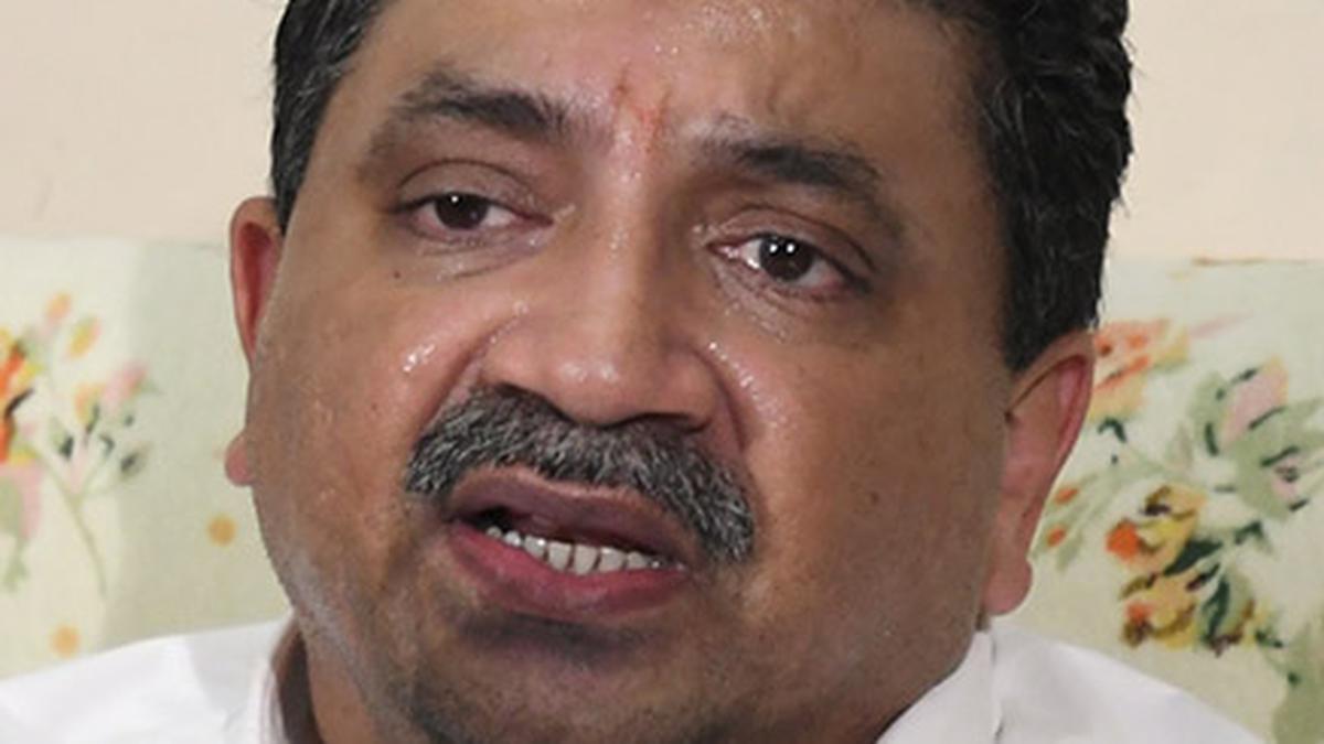 तमिलनाडु के मंत्री पलानीवेल थियागा राजन को वित्त और मानव संसाधन प्रबंधन के प्रमुख मंत्रालय से मुक्त कर सूचना प्रौद्योगिकी विभाग दिया गया