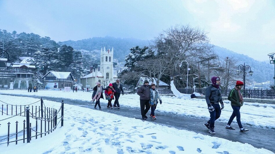 उत्तराखंड चार धाम यात्रा शुरू होते ही तीर्थ यात्रियों की भारी भीड़ दर्शन करने को पहुंची