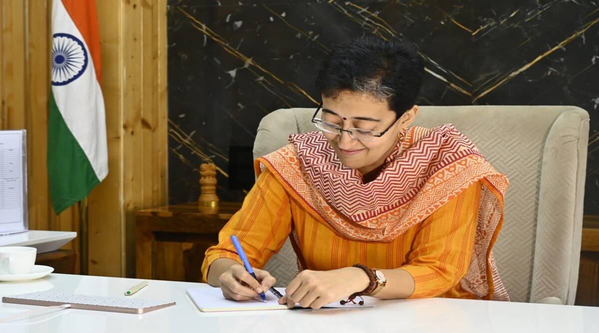 दिल्ली में हुए कथित आबकारी नीति घोटाले को लेकर केजरीवाल सरकार की कैबिनेट मंत्री आतिशी ने आज प्रेस वार्ता कर बड़ा दावा दिल्ली में हुए कथित आबकारी नीति घोटाले को लेकर केजरीवाल सरकार की कैबिनेट मंत्री आतिशी ने आज प्रेस वार्ता कर बड़ा दावा