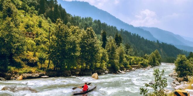 हम आपको मनाली के आस-पास मौजूद कुछ ऐसे जगहों के बारे में बताने जा रहे हैं, जहां आपको हसीन वादियों और ताजी हवा के साथ शांति भी मिलेगी