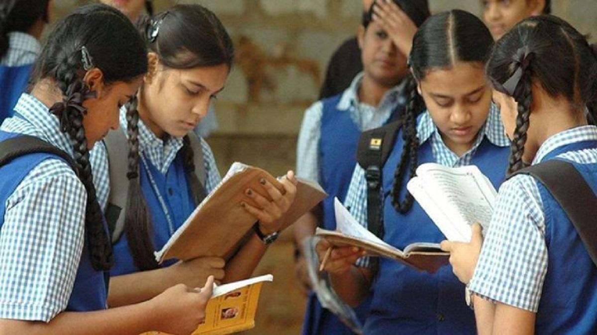 पांच फीसदी से अधिक बच्चों को प्रैक्टिकल में 90 फीसदी से अधिक अंक देने वाले स्कूल जांच के घेरे में… पांच फीसदी से अधिक बच्चों को प्रैक्टिकल में 90 फीसदी से अधिक अंक देने वाले स्कूल जांच के घेरे में…
