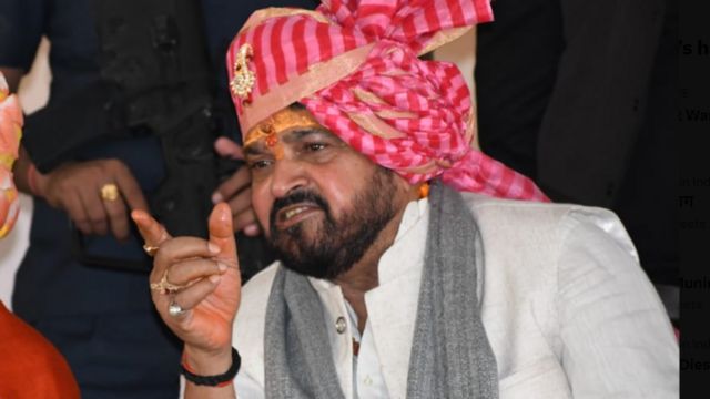 उत्तर प्रदेश से भाजपा सांसद बृजभूषण शरण सिंह ने शुक्रवार को दिल्ली पुलिस के सामने पेश होकर दर्ज कराया अपना बयान 