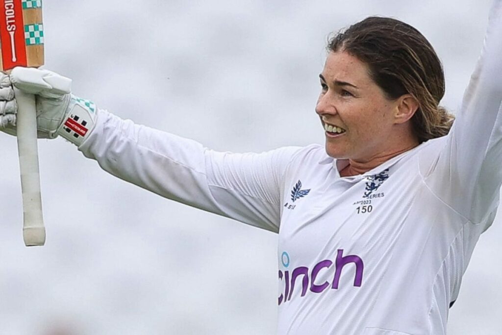 टेस्ट क्रिकेट में दोहरा शतक जड़ने वाली पहली इंग्लिश क्रिकेटर बनीं Tammy Beaumont.. टेस्ट क्रिकेट में दोहरा शतक जड़ने वाली पहली इंग्लिश क्रिकेटर बनीं Tammy Beaumont..
