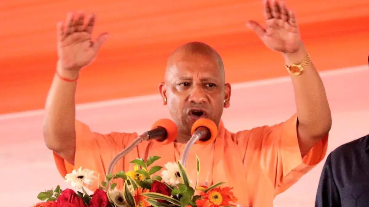 सीएम योगी आज 93 राजधानी एक्सप्रेस बसों को हरी झंडी दिखाकर किया रवाना, पढ़ें यूपी की टॉप-10 खबरें- सीएम योगी आज 93 राजधानी एक्सप्रेस बसों को हरी झंडी दिखाकर किया रवाना, पढ़ें यूपी की टॉप-10 खबरें-