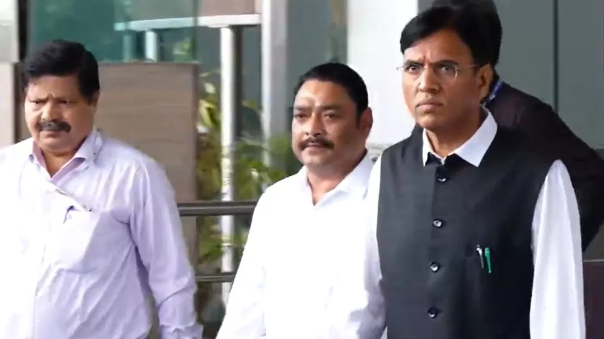 स्वास्थ्य मंत्री मनसुख मांडविया ओडिशा रेल हादसे के पीड़ितों को दी जा रही चिकित्सा सहायता का जायजा लेने भुवनेश्वर पहुंचे स्वास्थ्य मंत्री मनसुख मांडविया ओडिशा रेल हादसे के पीड़ितों को दी जा रही चिकित्सा सहायता का जायजा लेने भुवनेश्वर पहुंचे
