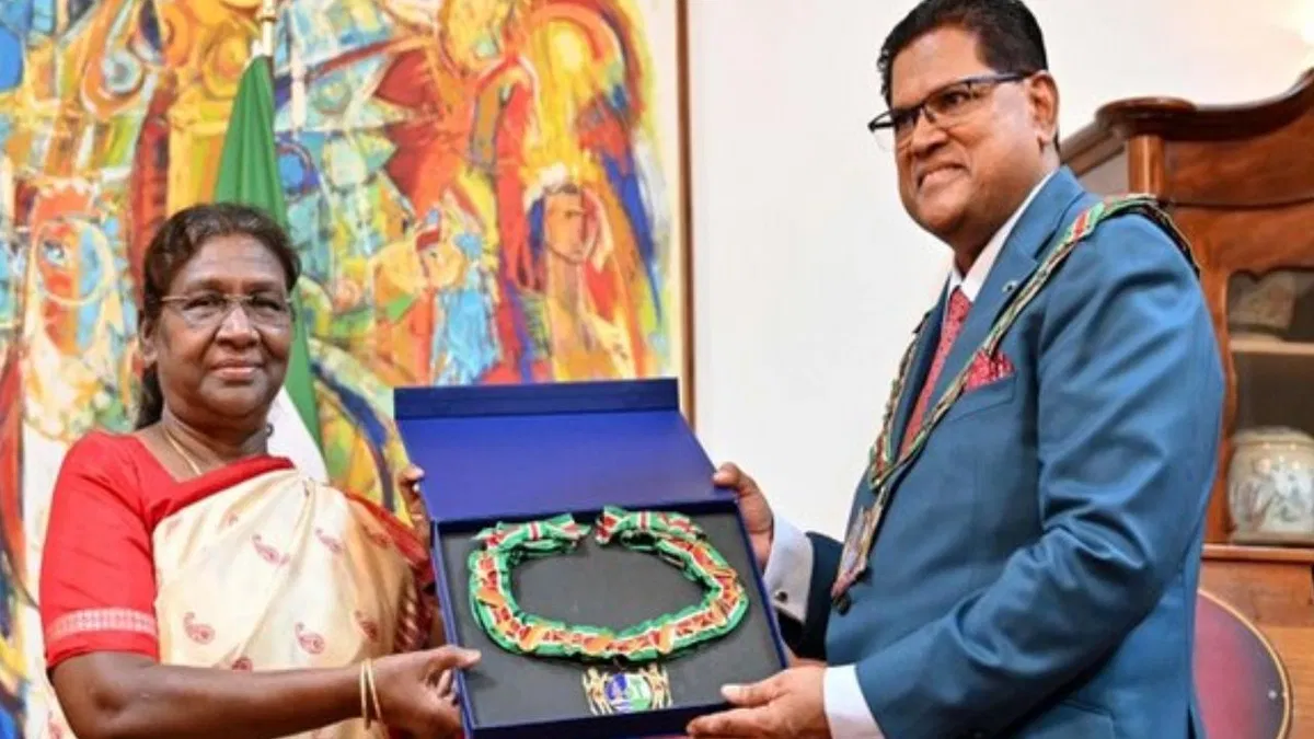 सूरीनाम के दौरे पर हैं राष्ट्रपति द्रौपदी मुर्मु… सूरीनाम के दौरे पर हैं राष्ट्रपति द्रौपदी मुर्मु…