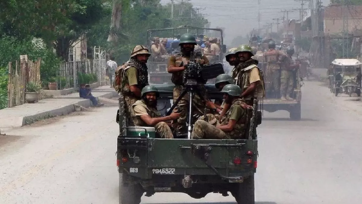 पाकिस्तान के खैबर पख्तूनख्वा में सुरक्षाबलों और आतंकवादियों के बीच हुई गोलीबारी