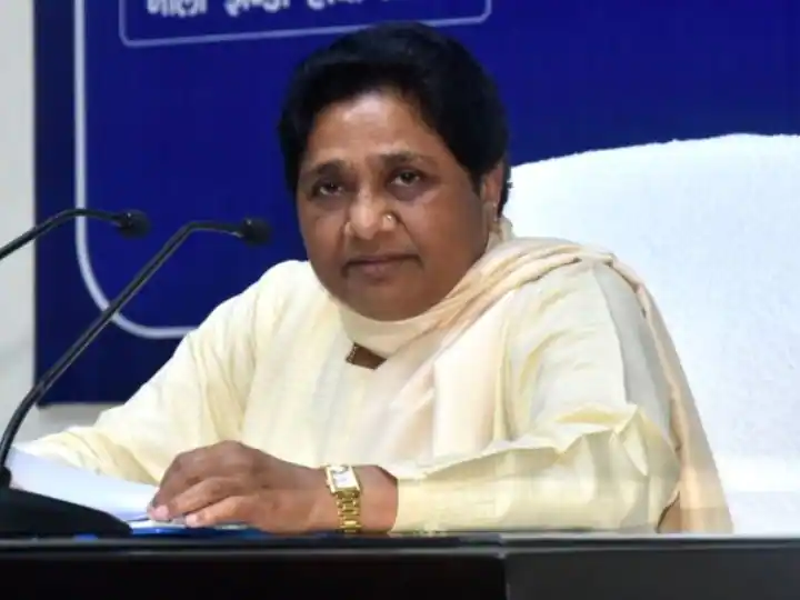बसपा सुप्रीमो मायावती ने तेलंगाना सरकार पर अपनी नाराजगी का इजहार करते हुए कहा .. बसपा सुप्रीमो मायावती ने तेलंगाना सरकार पर अपनी नाराजगी का इजहार करते हुए कहा ..