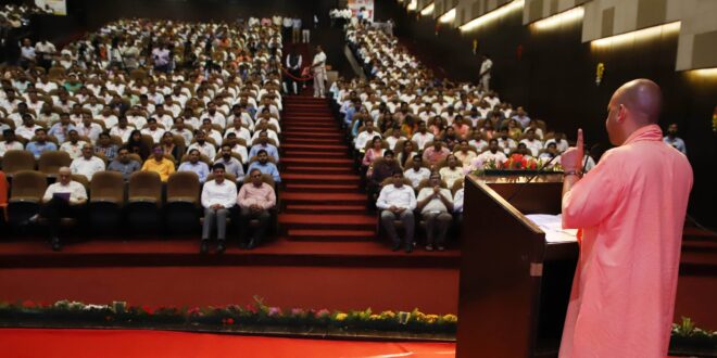 आज युवाओं को सफलतापूर्वक आगे बढ़ने के लिए मंच प्रदान कर रहा है यूपी : सीएम योगी