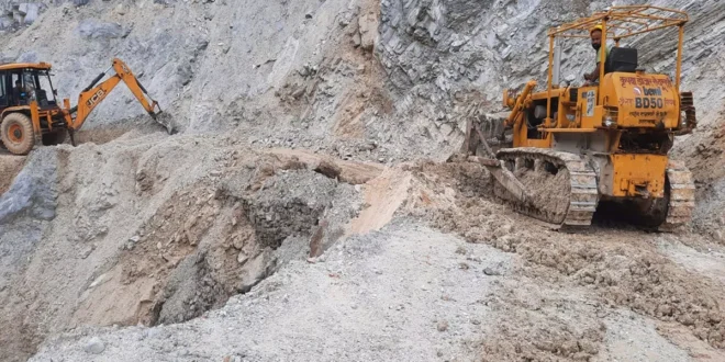 बारिश के चलते मलबा आने और सड़क टूटने धंसने से एक दर्जन से अधिक सड़कें बंद हैं..