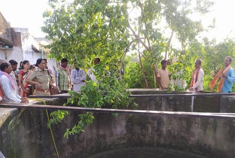Chhattisgarh: में तीनों बच्चे नीचे कुएं में गिर जाने से उनकी मौत हो गई.. Chhattisgarh: में तीनों बच्चे नीचे कुएं में गिर जाने से उनकी मौत हो गई..