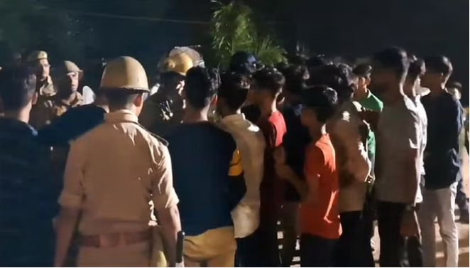 नवोदय विद्यालय में कश्मीर और झांसी के छात्रों के बिच पथराव ! नवोदय विद्यालय में कश्मीर और झांसी के छात्रों के बिच पथराव !