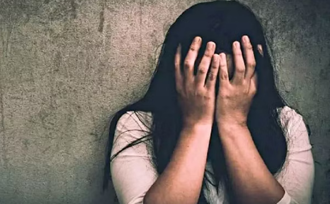 अमृतसर : होटल में नाबालिग को लेकर उसके साथ युवक ने चार बार किया दुष्कर्म अमृतसर : होटल में नाबालिग को लेकर उसके साथ युवक ने चार बार किया दुष्कर्म