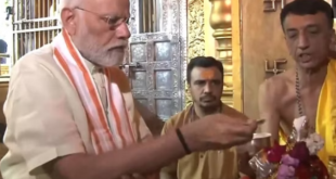 बनासकांठा में पीएम मोदी ने किया रोड शो, अंबाजी मंदिर में की पूजा-अर्चना